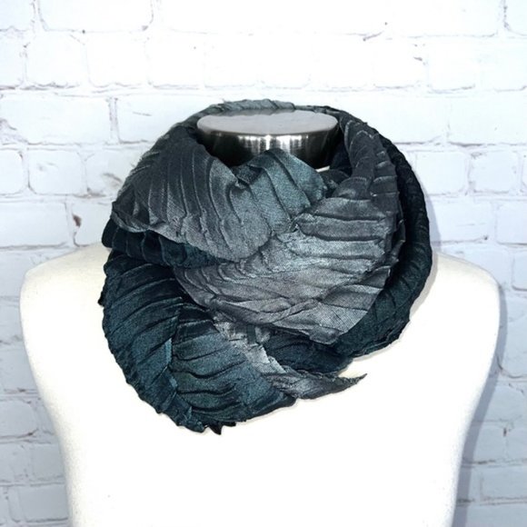 🛍️$5 Bundled |•Metallic Greys & Silvers Scarf•|colors.   22" x 75." - Picture 3 of 7